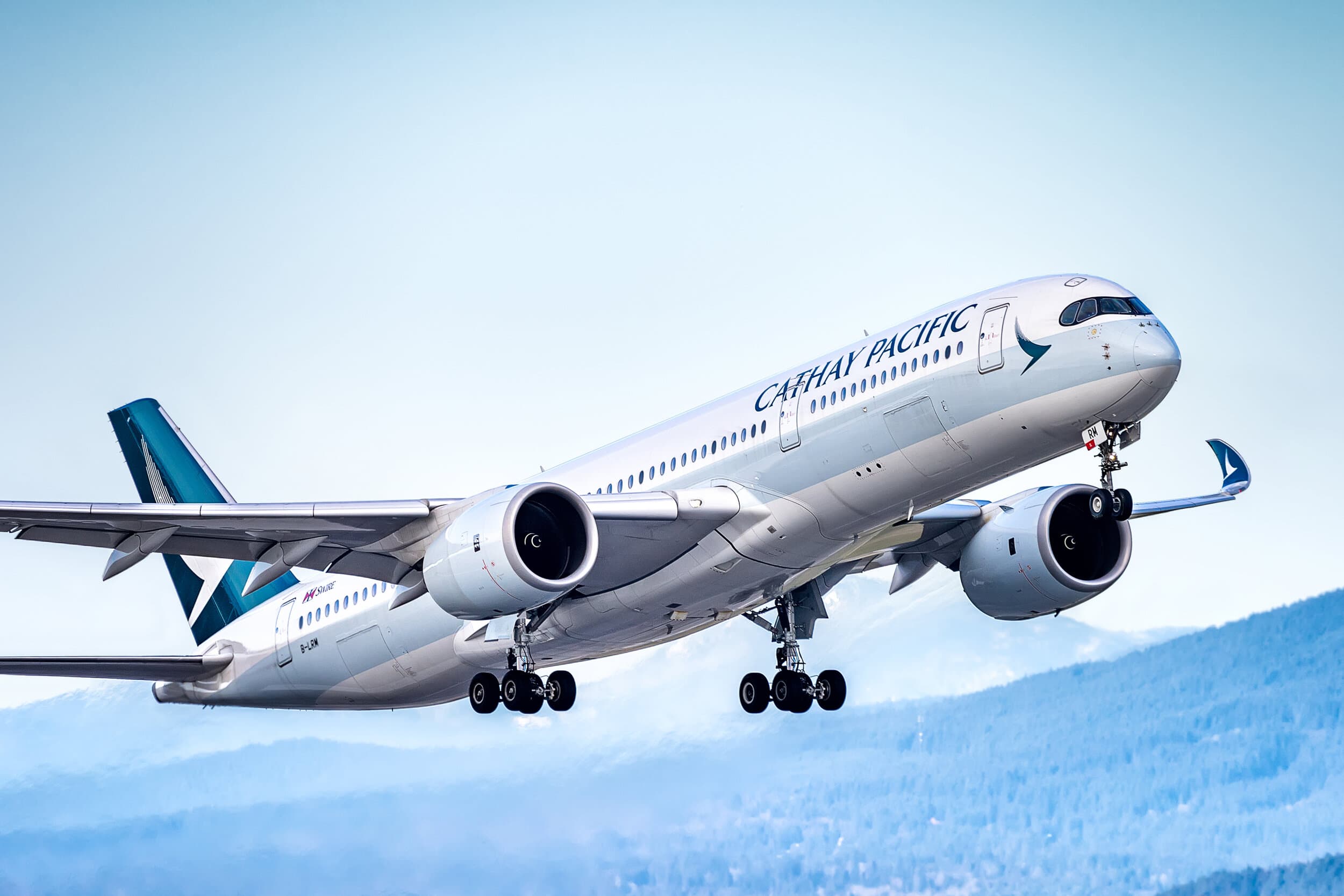 cathay a350 yvr takeoff